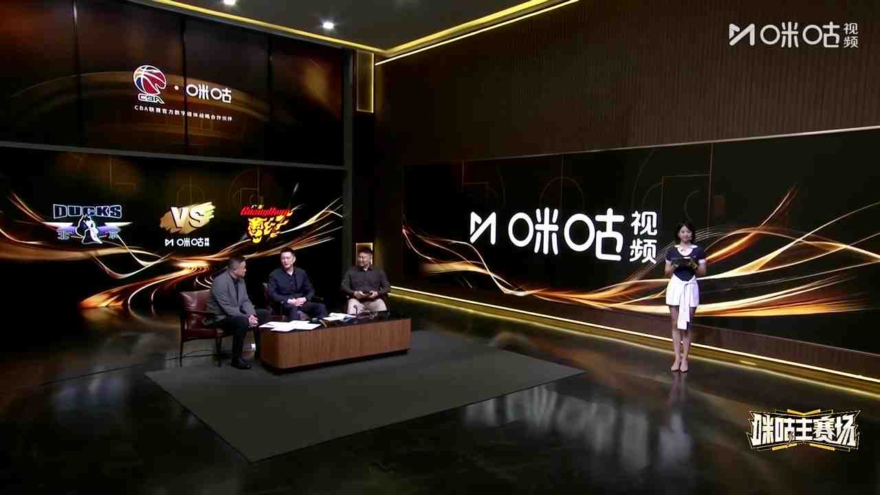连场解说！杨鸣揭幕战至今每天1场解说任务 不当教练仍高强度工作